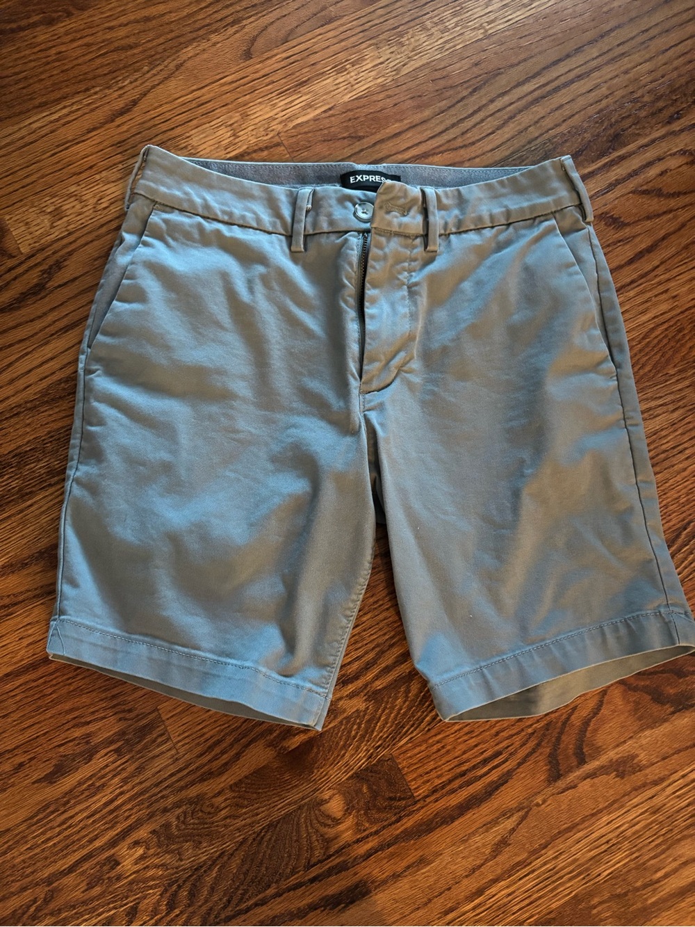 Express Men's Sky Gray Flat Front Chino Shorts size 28